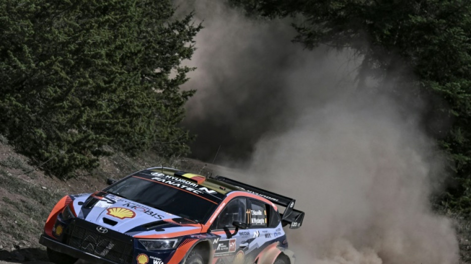 Neuville logra la victoria en el Rally del Acrópolis con pleno de Hyundai en el podio