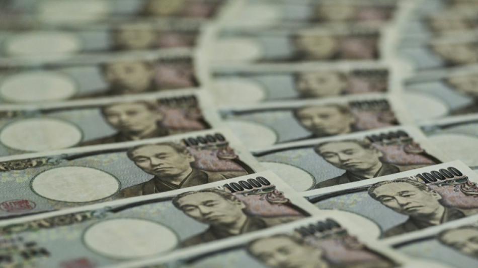 Yen swings after hitting new 34-year low, stocks rally