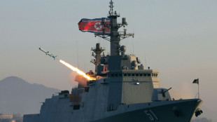 El l&iacute;der norcoreano, Kim Jong Un, supervisa un ensayo naval de misiles de crucero, seg&uacute;n KCNA