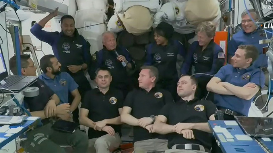 ISS-Besatzung begrüßt erste saudiarabische Astronauten an Bord