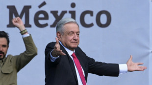 Presidente de M&eacute;xico demuestra su fuerza ante opositores y EEUU con gigante mitin