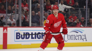 NHL: Seider bleibt im Detroit im Play-off-Rennen