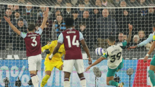 Com gol de Bruno Guimar&atilde;es, Newcastle vence West Ham e encosta no G4 do Ingl&ecirc;s