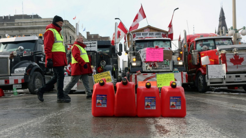 Convois anti-mesures sanitaires: la police canadienne menace, interdiction &agrave; Paris