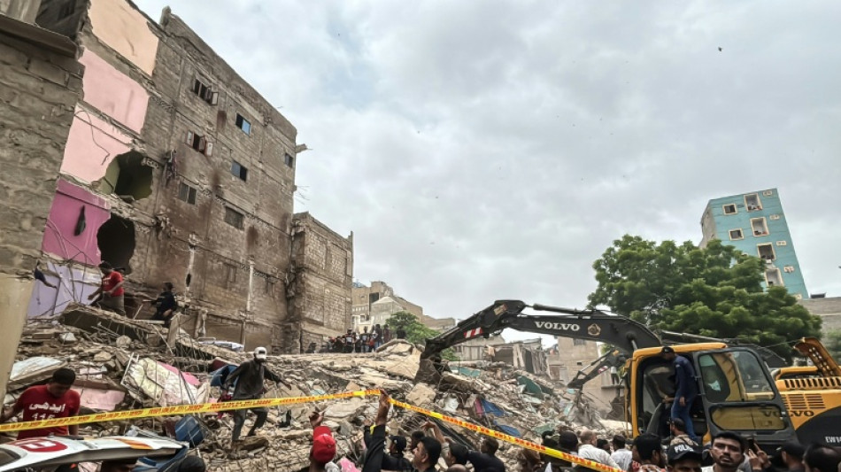 Pakistan building collapse kills 6: police