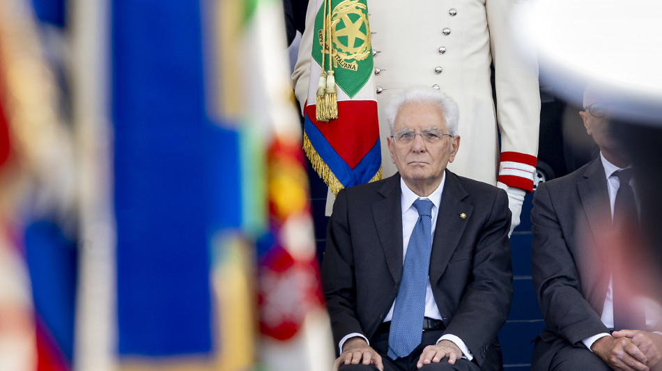 Mattarella, il dovere della Repubblica &egrave; proteggere l'infanzia