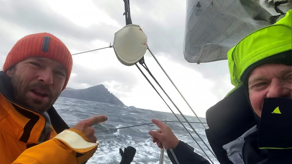 La pareja franco-espa&ntilde;ola fracasa al intentar el r&eacute;cord de la vuelta al mundo a vela