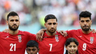 Iranische WM-Fu&szlig;baller schweigen bei der Nationalhymne