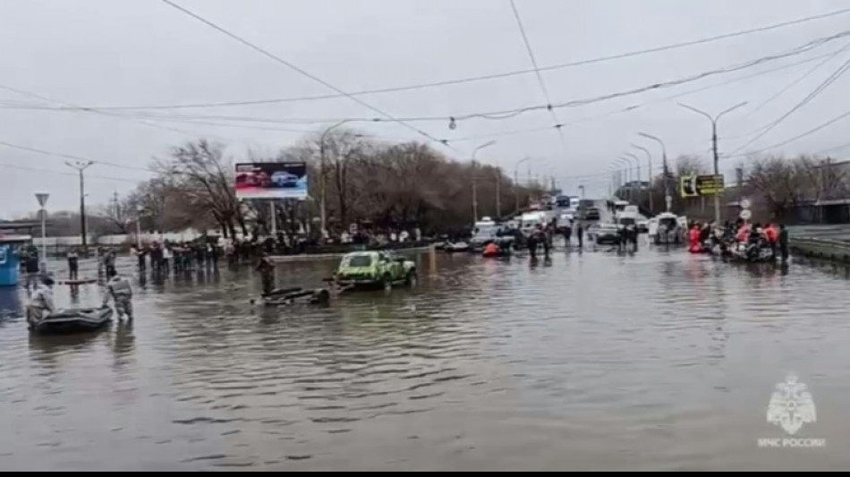 Habitantes de la ciudad rusa de Orsk se manifiestan por la gesti&oacute;n de las inundaciones