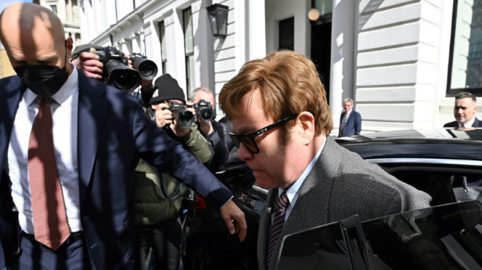 Prinz Harry und Elton John überraschend bei Gerichtstermin in London