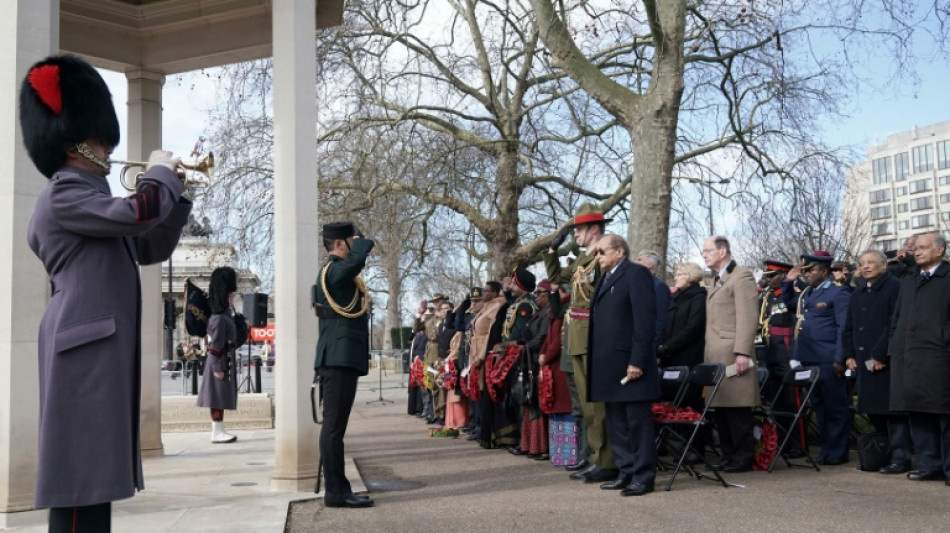 Manquant sa première grande sortie publique en plusieurs mois, Elizabeth II delivre un message d'unité