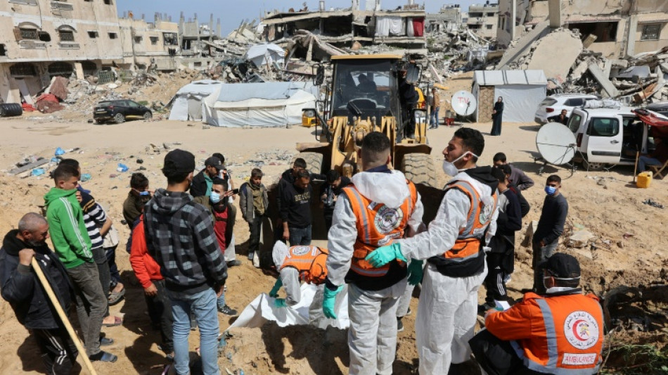 Dezenas de corpos s&atilde;o exumados do hospital Al Shifa em Gaza