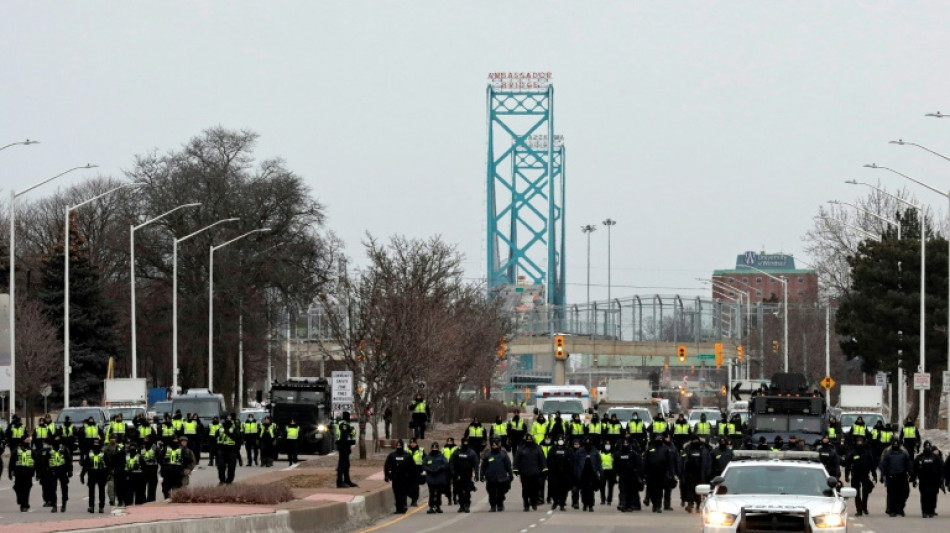 Kanadische Polizei r&auml;umt nach knapp einw&ouml;chiger Blockade Ambassador-Grenzbr&uuml;cke