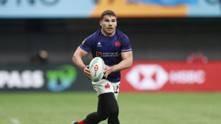 Last gasp Dupont try sends France into Canada 7s semis