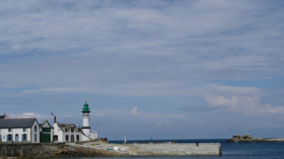 Au large du Finistère, l'île de Sein inquiète face au changement climatique