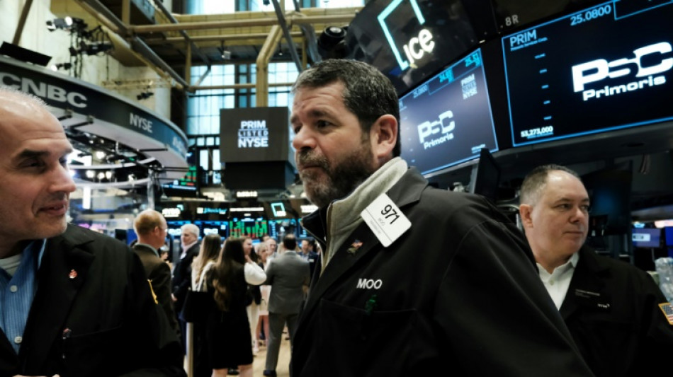 Wall Street termine en ordre dispers&eacute;, suspendue aux discussions sur la dette