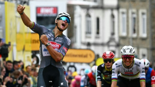 Tour de France: quatre ans apr&egrave;s, Van der Poel renoue avec le jaune