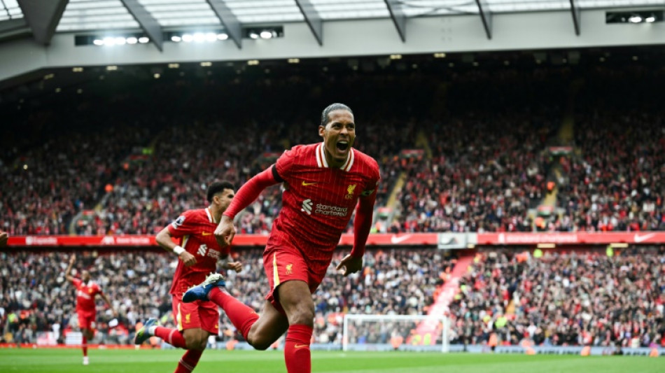 Angleterre: Liverpool s'approche du titre, Chelsea patine
