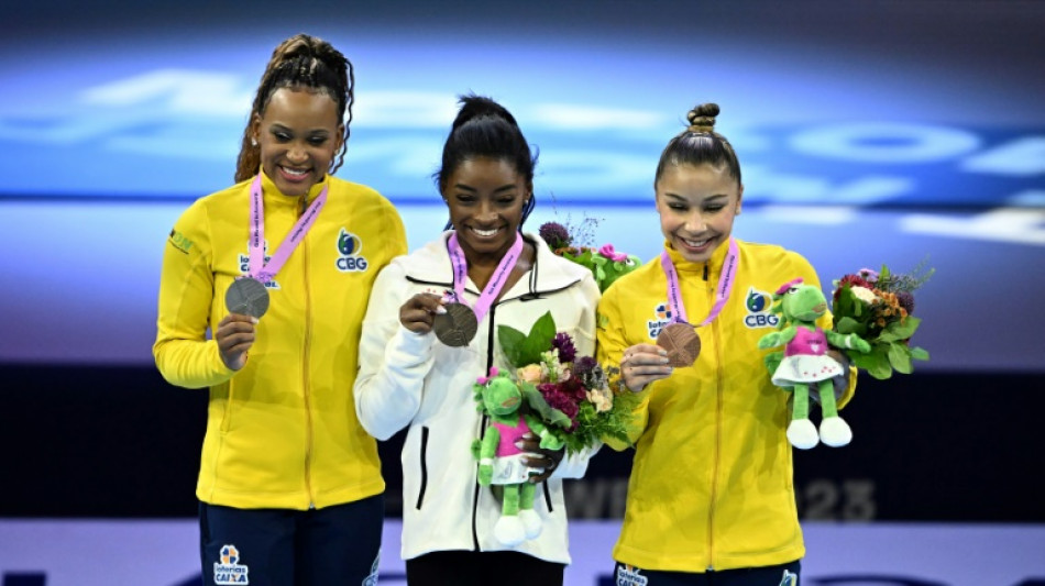 Simone Biles &eacute; ouro no solo do Mundial de Gin&aacute;stica; Brasil completa p&oacute;dio