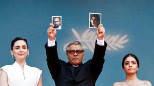 Cineasta iraniano Mohammad Rasoulof é ovacionado em Cannes