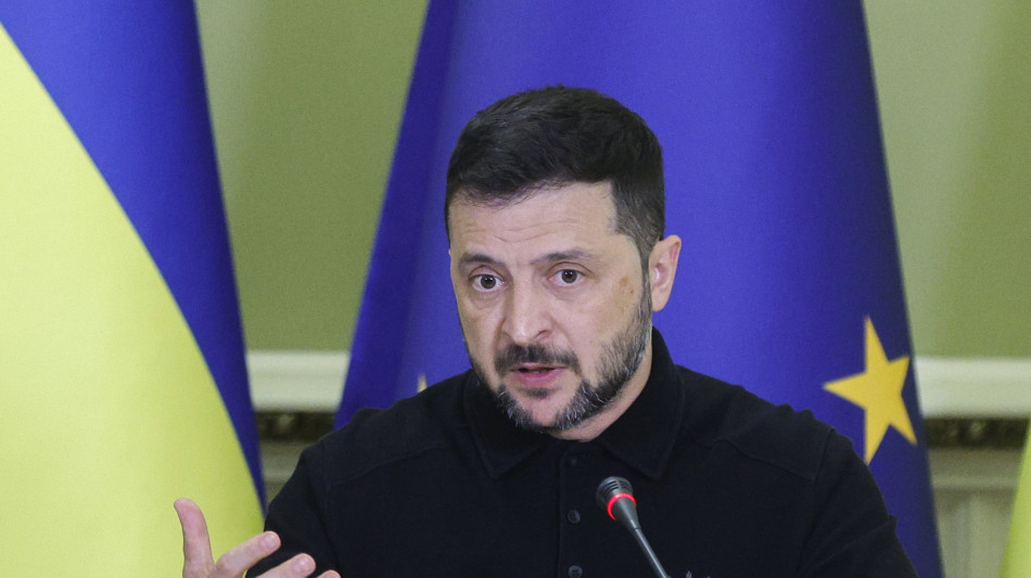 Zelensky, Usa si uniscano all'Ue nelle sanzioni contro Mosca