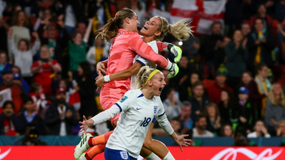 Inglaterra vence Nig&eacute;ria nos p&ecirc;naltis e vai &agrave;s quartas da Copa feminina