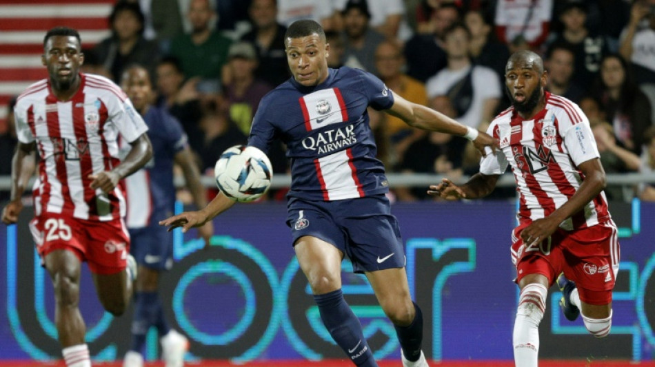 Foot: Paris et Mbapp&eacute; assurent l'essentiel &agrave; Ajaccio