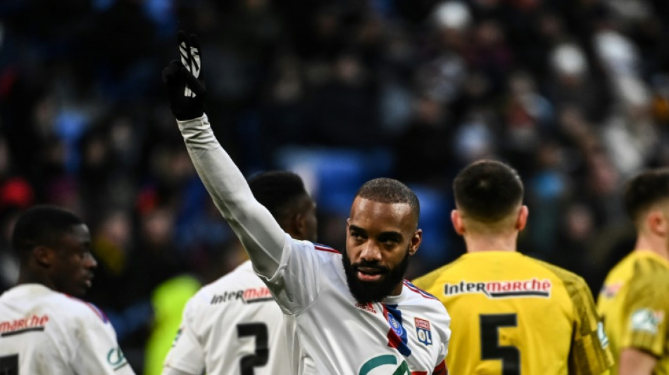 Coupe de France: Lyon et Lacazette font le m&eacute;tier face &agrave; Chamb&eacute;ry