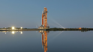Megacohete lunar de la Nasa arriba a plataforma de lanzamiento en EEUU para pruebas finales 