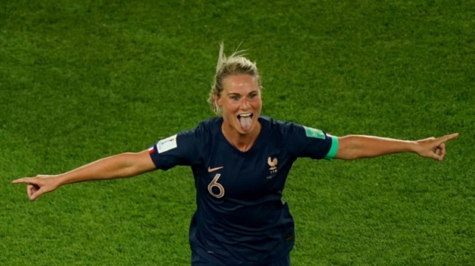 Amandine Henry anuncia aposentadoria da sele&ccedil;&atilde;o francesa de futebol feminino