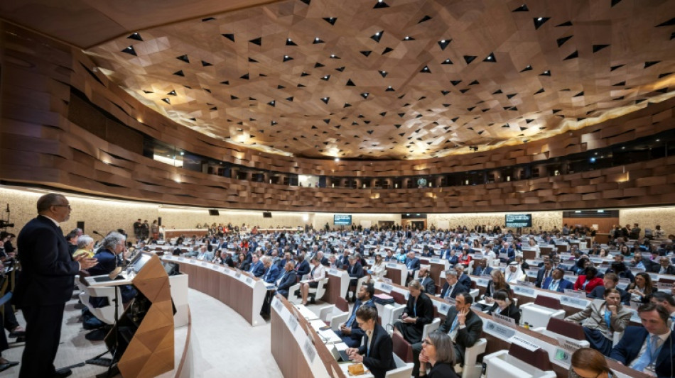 OMS aprova acordo internacional para prevenir pandemias