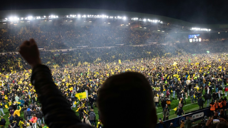 Coupe: les supporters envahissent le terrain &agrave; Nantes