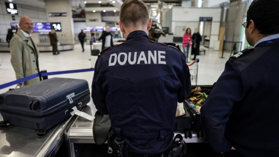&Agrave; l'a&eacute;roport de Roissy, les autorit&eacute;s d&eacute;pass&eacute;es par les arriv&eacute;es de drogues