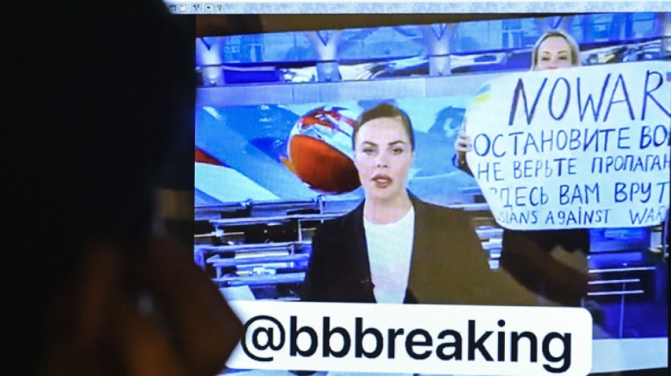 Une manifestante contre l'offensive en Ukraine interrompt le journal télévisé russe