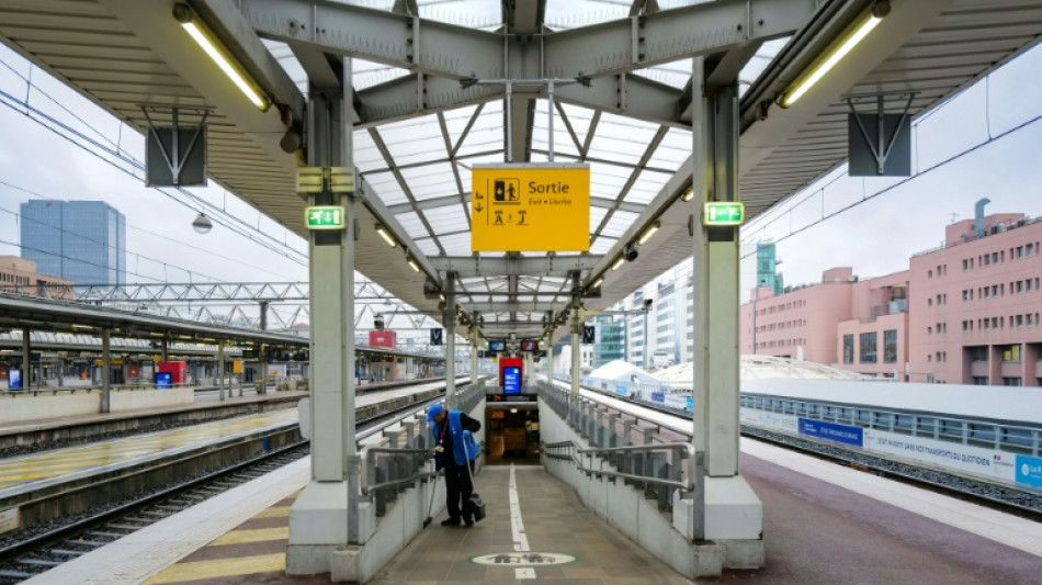 Gr&egrave;ve des contr&ocirc;leurs SNCF: deux trains sur trois rouleront le weekend de No&euml;l