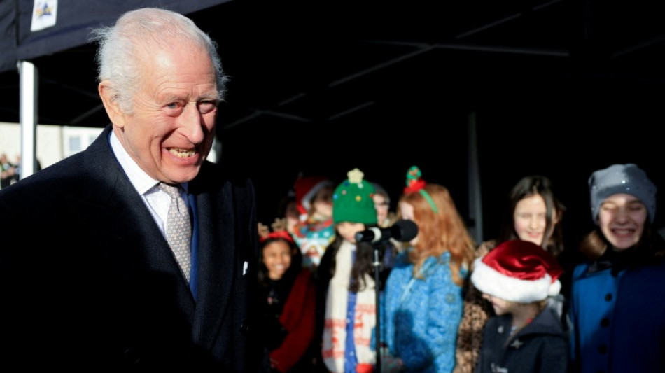 "Sigo vivo", bromea el rey Carlos III, que est&aacute; en tratamiento contra el c&aacute;ncer