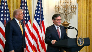 Trump se re&uacute;ne com democratas para tentar evitar paralisa&ccedil;&atilde;o do governo