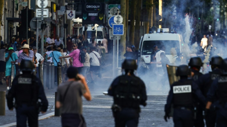Fran&ccedil;a se prepara para nova noite de viol&ecirc;ncia ap&oacute;s funeral de jovem Nahel