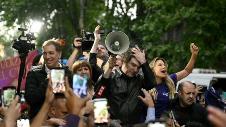 Argentinos questionam at&eacute; quando 'tolerar' austeridade de Milei, diz economista