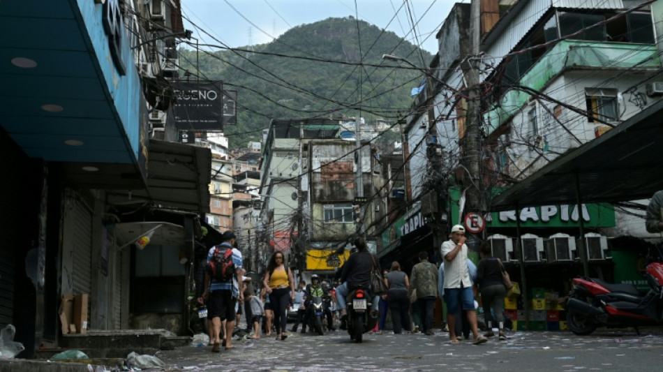 Castigada pela inseguran&ccedil;a, Rocinha vota sem esperan&ccedil;a