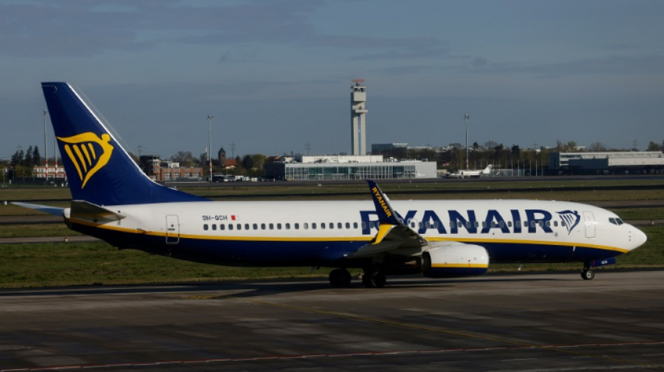 Ryanair anuncia que multar&aacute; em 500 euros 'passageiros indisciplinados'