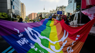 Miles de personas celebran en Seúl el Día del Orgullo LGTBI