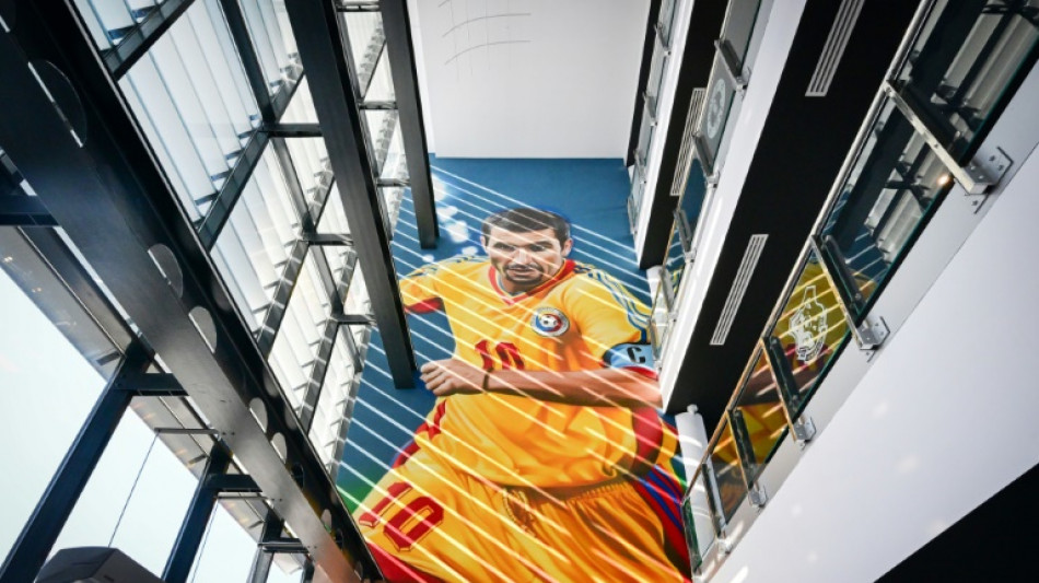 A l'acad&eacute;mie Hagi, le Maradona des Carpates forme les champions roumains