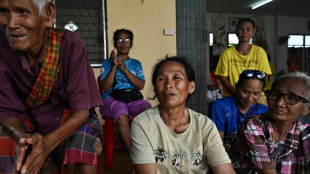 Des "fr&egrave;res" civils cambodgiens et tha&iuml;landais &eacute;changent des appels &agrave; la paix