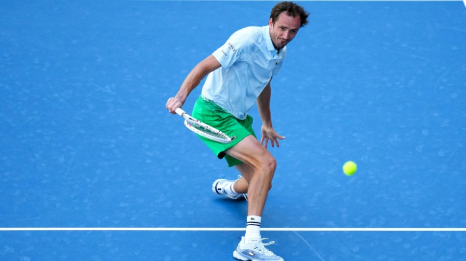 Tennis: Medvedev chute d'embl&eacute;e &agrave; Miami, Swiatek et Djokovic au 3e tour