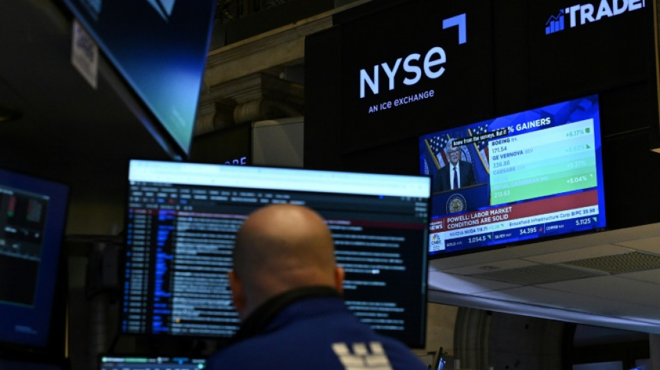 Wall Street termine en berne face aux tensions entre Trump et la Fed