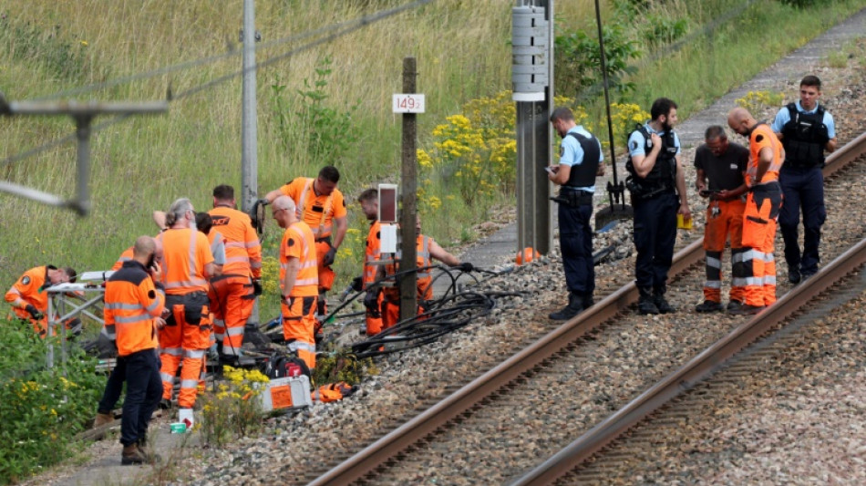 Sabotages sur le r&eacute;seau de trains SNCF: trafic encore perturb&eacute;, l'enqu&ecirc;te se poursuit