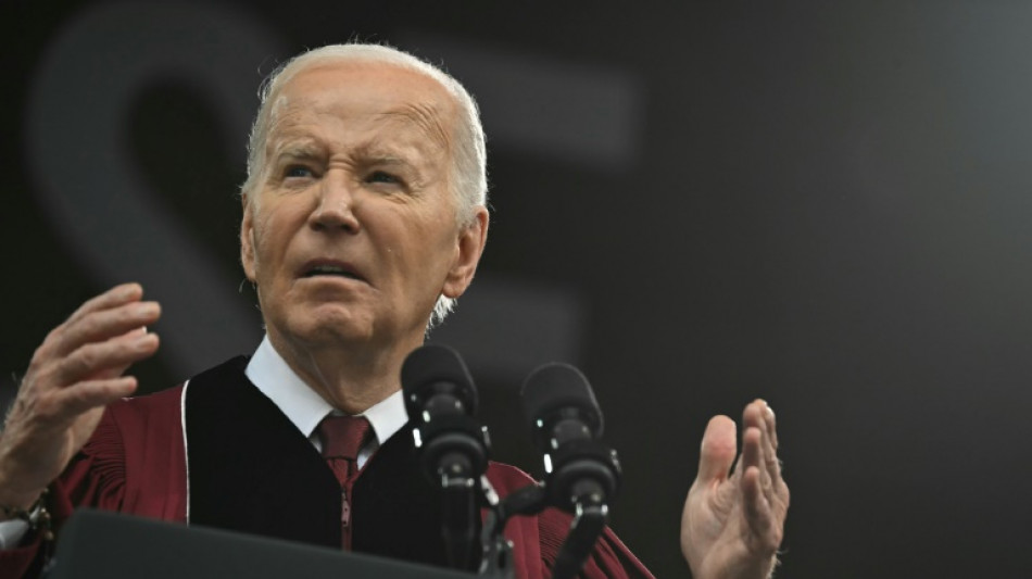 Biden promete a estudantes trabalhar pela paz no Oriente Médio