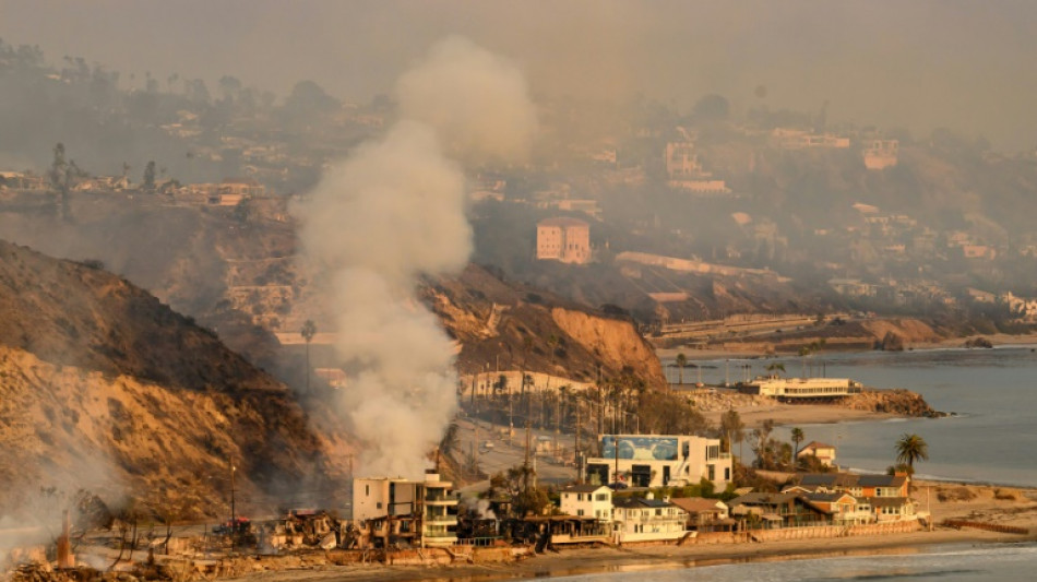 Prefeita de Los Angeles demite chefe dos bombeiros por gest&atilde;o de inc&ecirc;ndios