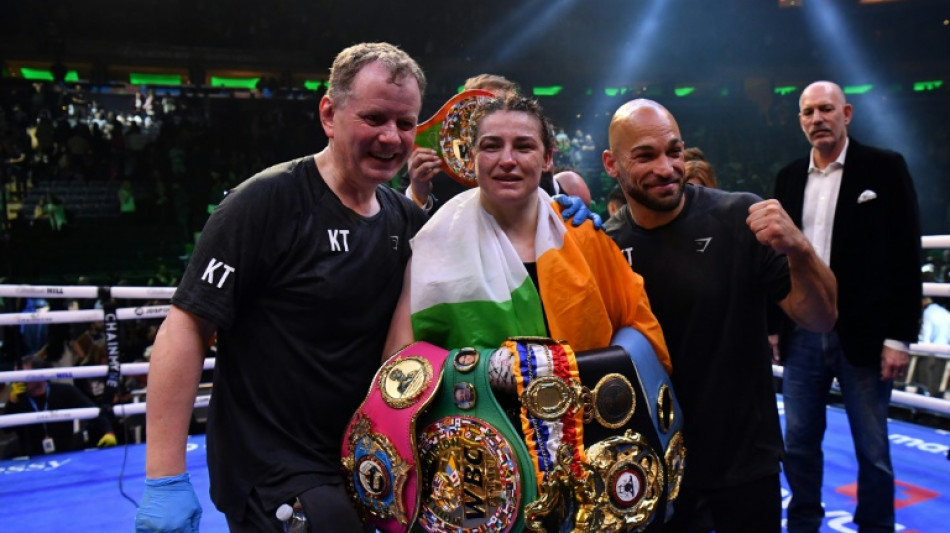 Boxe/poids l&eacute;gers: Taylor conserve son titre en battant Serrano aux points dans un combat historique